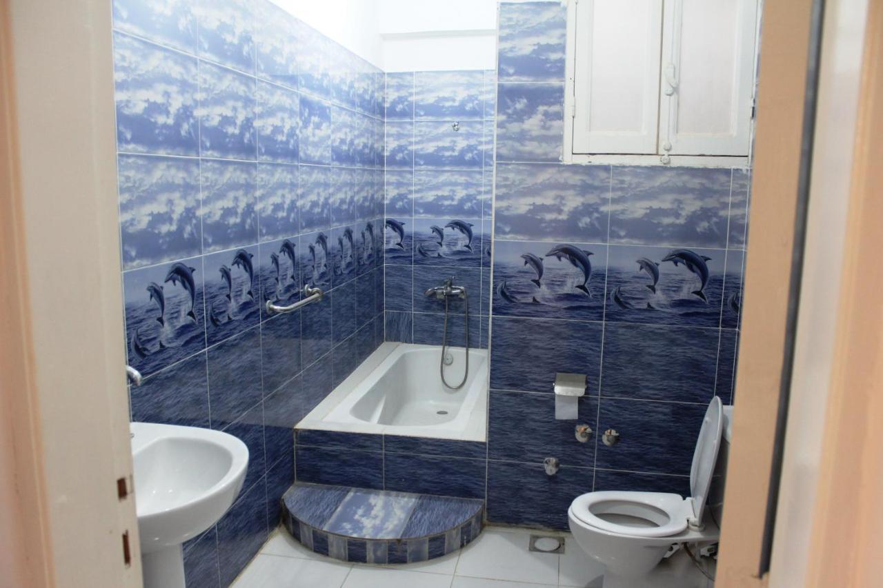 Adam Apartments Луксор Екстериор снимка