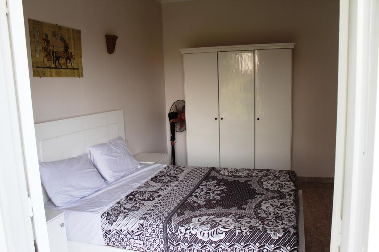 Adam Apartments Луксор Екстериор снимка