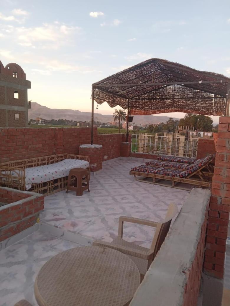 Adam Apartments Луксор Екстериор снимка
